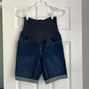 Old Navy maternity shorts, size 4